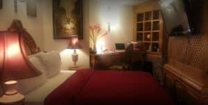 The Real Lucy Hotel-bedroom