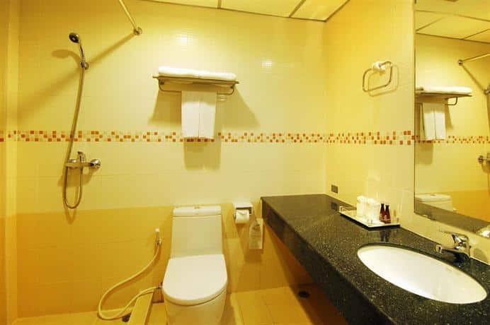 Guest Friendly Hotels In Pattaya - Baywalk Residence - bathroom
