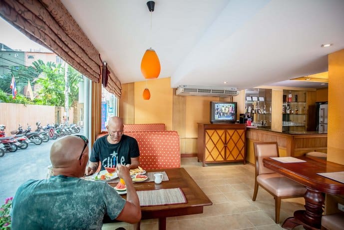 Guest Friendly Hotels In Pattaya - Eastiny Bella Vista Hotel & Residence - Restaurent