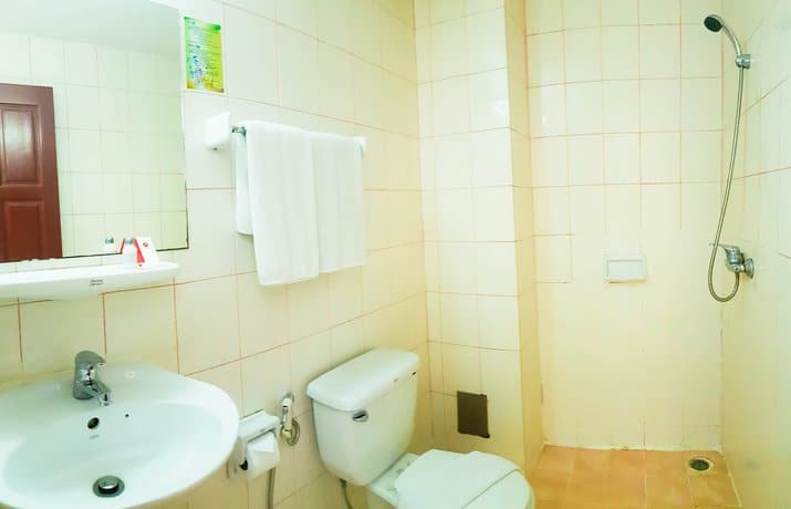 Guest Friendly Hotels In Pattaya - Eastiny Bella Vista Hotel & Residence - Bathroom